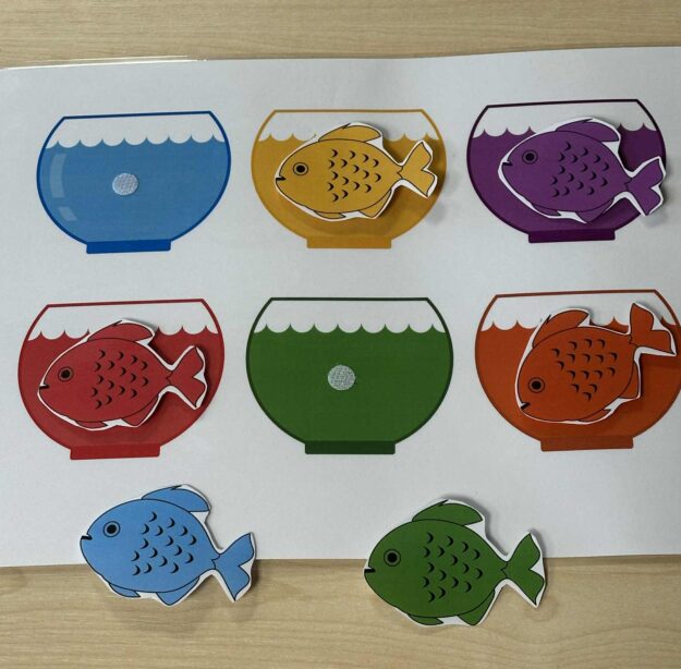 Värvuste kokkuviimise mäng- kalad ja akvaariumid