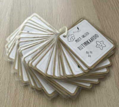 Must-valged rutiinikaardid