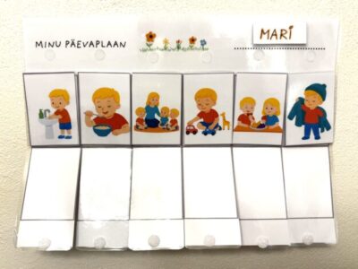 Lasteaia päevakava: vahetatavad pildid + piltide ALUS nt seinale kinnitamiseks